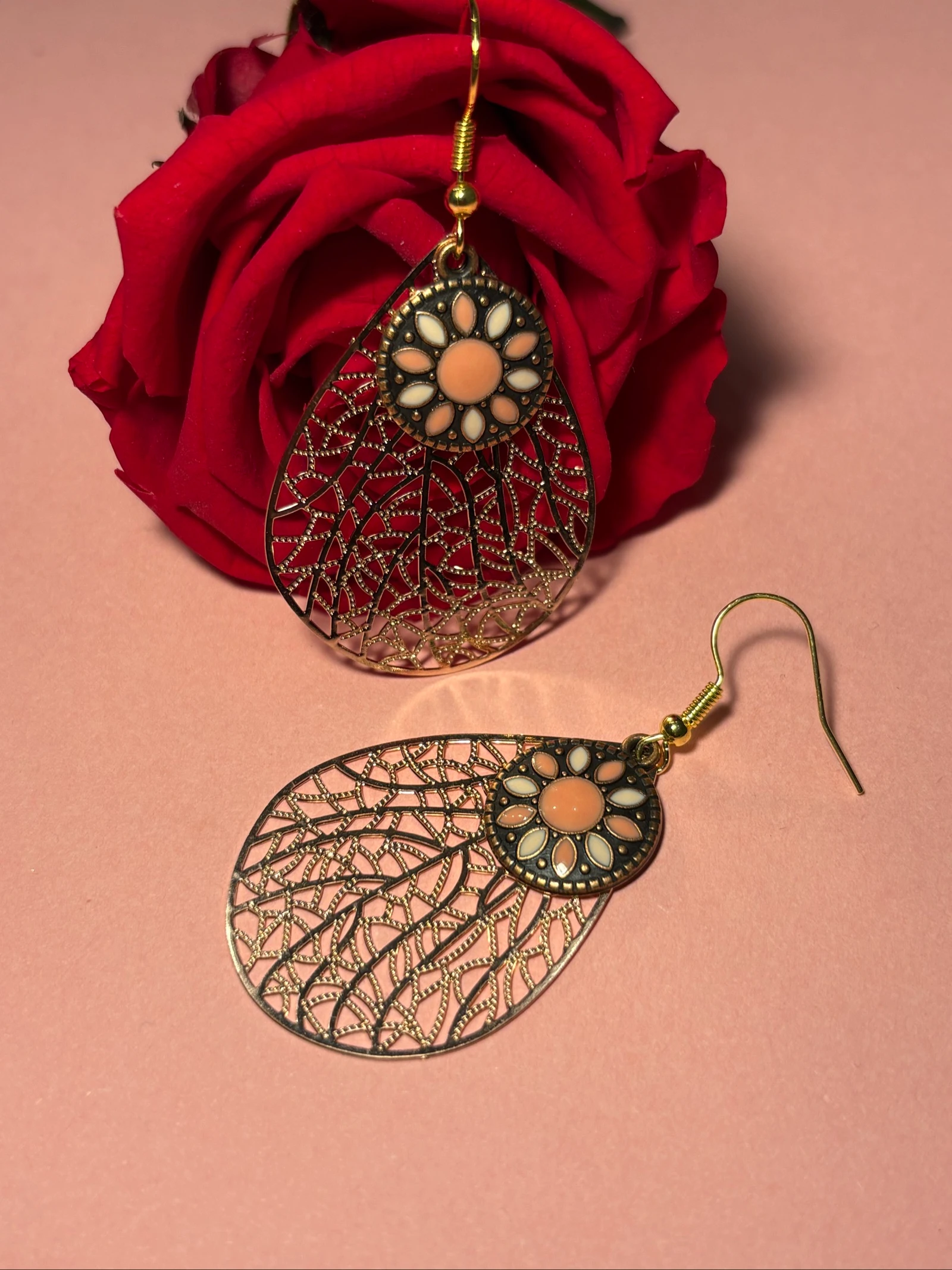 Brincos pendentes dourados / Estilo Boêmio e Floral – photo 2
